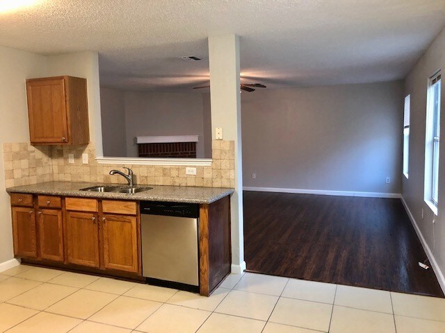 Building Photo - 1602 Cliffbrook Dr