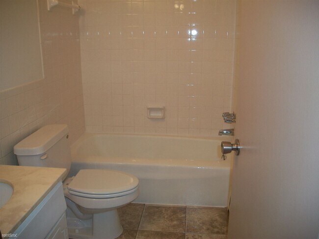 Foto del edificio - 2 br, 1 bath Apartment - Village Square