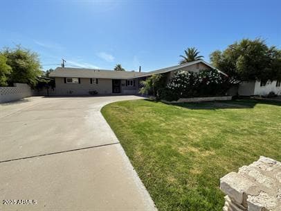Building Photo - 2139 S La Rosa Dr