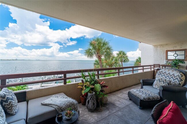 Foto del edificio - 5700 Mariner St