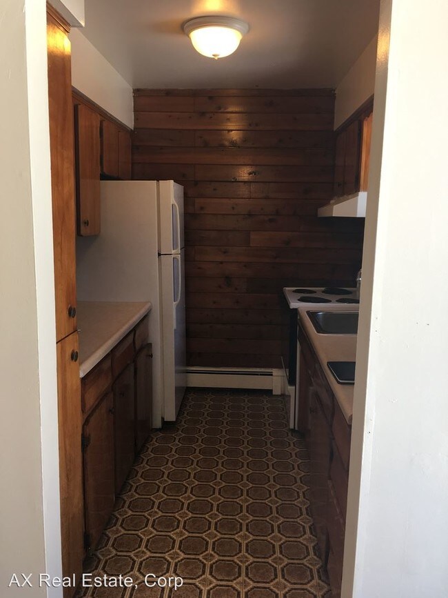 Building Photo - 8 Church St