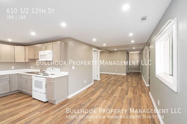 Building Photo - 610 12th St