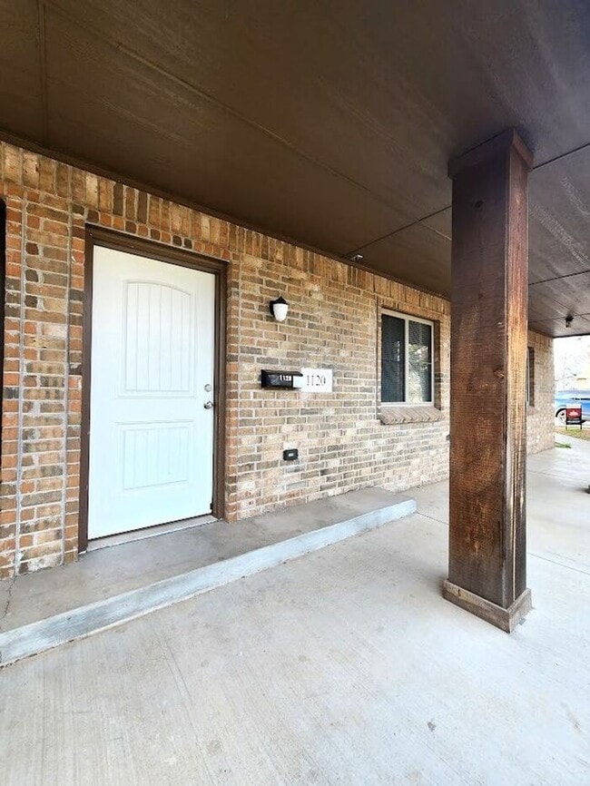 Building Photo - Spacious 5 Bedroom 3 Bath In Highland Park Add in Edmond