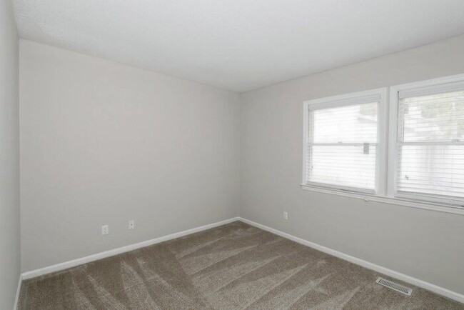 Building Photo - Newly remodeled 3-bedroom Townhome
