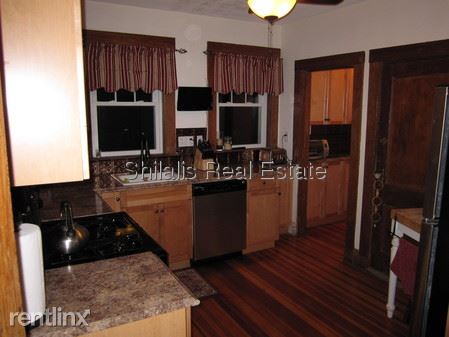 Foto del edificio - 20 College Farm Rd