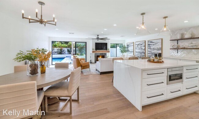Foto del edificio - 4 br, 3.5 bath House - 8655 N. Farview Dr