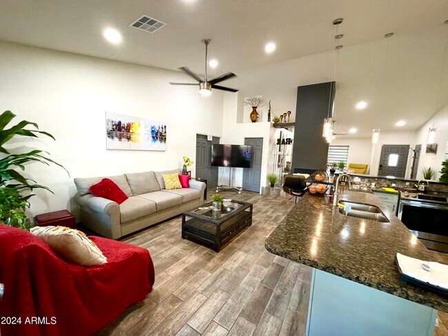 Foto del edificio - 11244 W Olive Dr