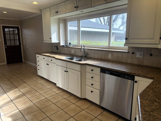 Foto del edificio - 454 W Twain Ave