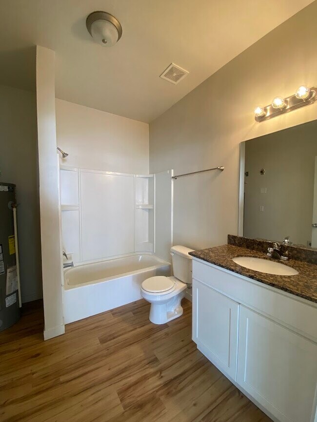 2 dormitorios - Idaho Falls Skyline, LLC