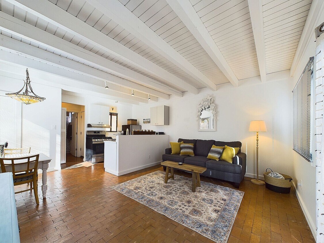 Primary Photo - Beautiful Condo Available Now!