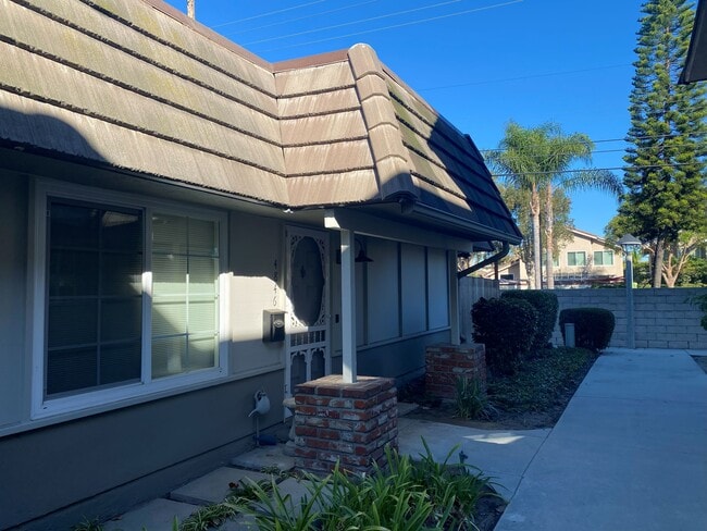 Foto del edificio - 4846 Larwin Ave