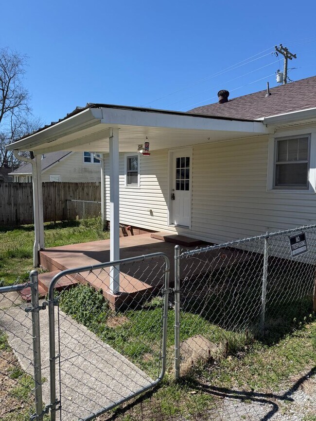 Foto del edificio - Adorable Cottage with detached garage Lebanon TN