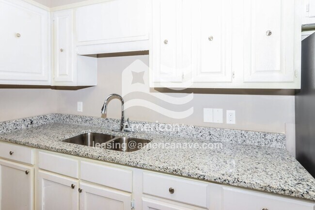 Foto del edificio - 5517 Janeru Cir