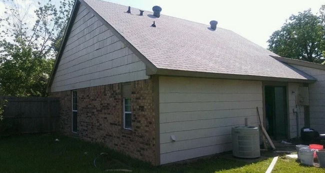 Photo - LonesStar 3215 Fort House