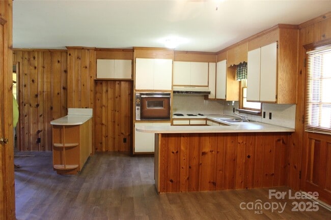 Building Photo - 1721 Park Dr