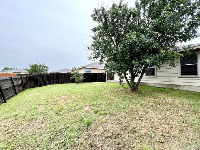 Building Photo - 2428 Green Meadows Ln