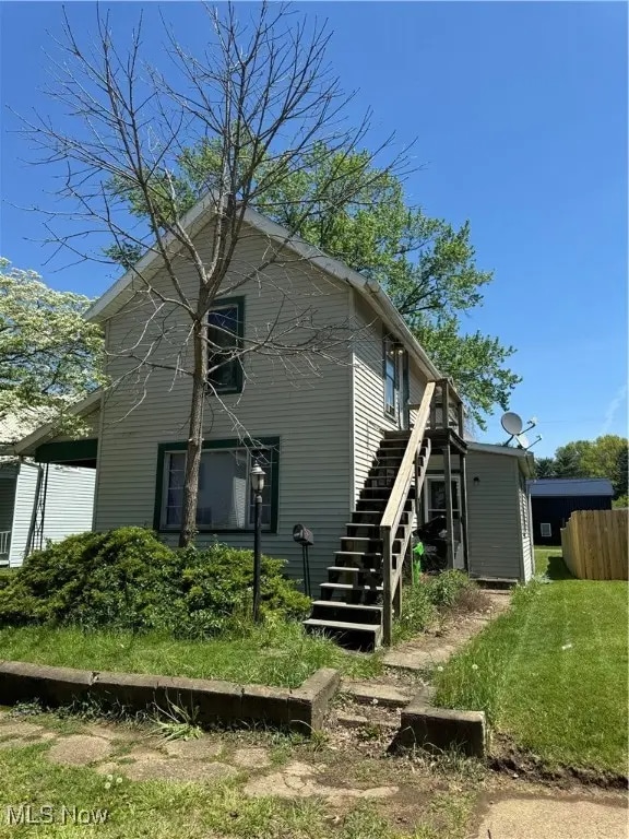 722 John St