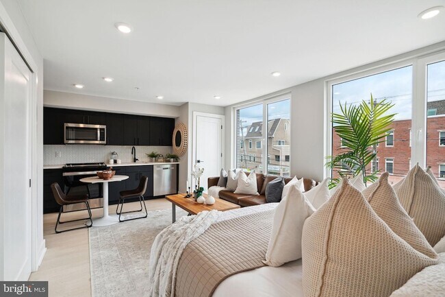 Foto del edificio - 6604 Ridge Ave