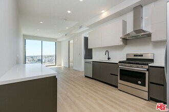 Building Photo - 3833 Dunn Dr