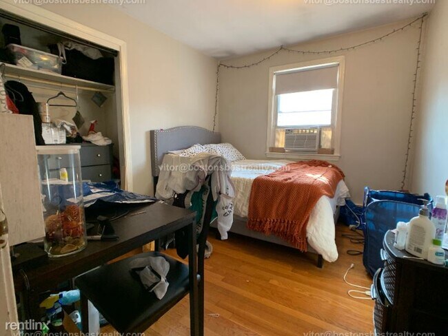 Building Photo - 3 br, 1 bath Condo - 9 Monastery Rd 2 Unit 2