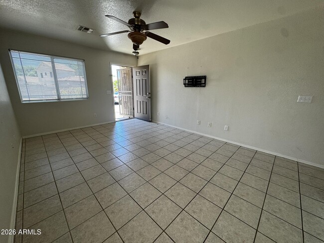 Foto del edificio - 13220 W Calavar Rd