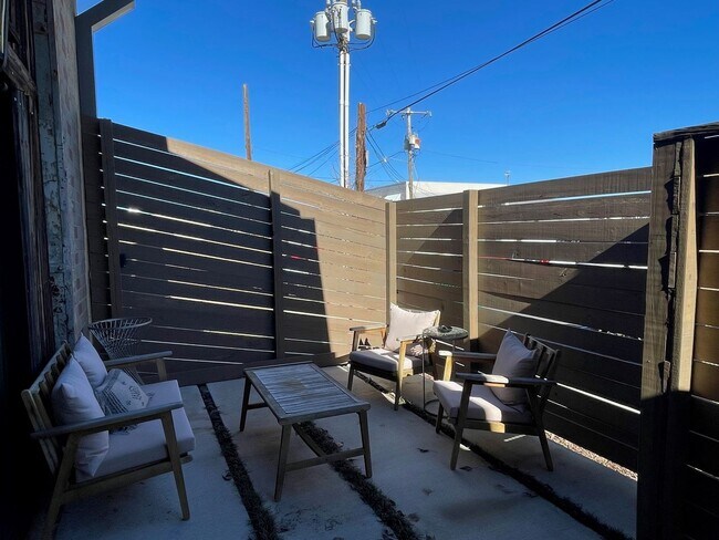 Foto del edificio - 1020 E. 6th St