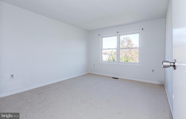 Building Photo - 10498 Stonington Ln