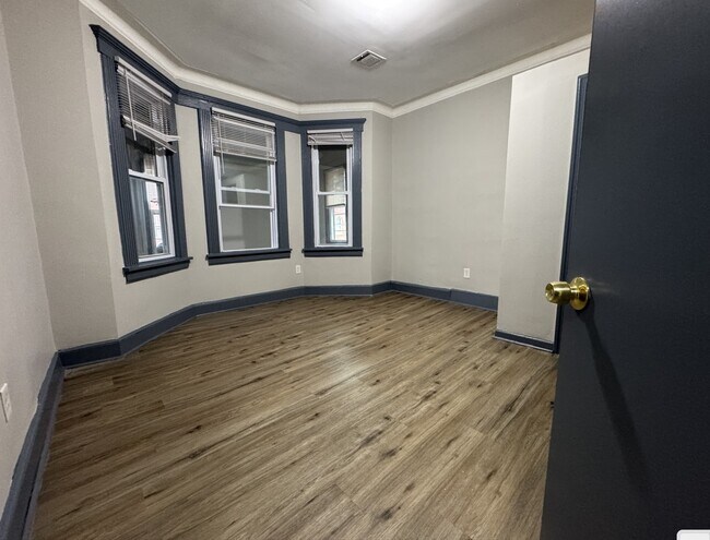 Foto del edificio - 107 Wilkinson Ave