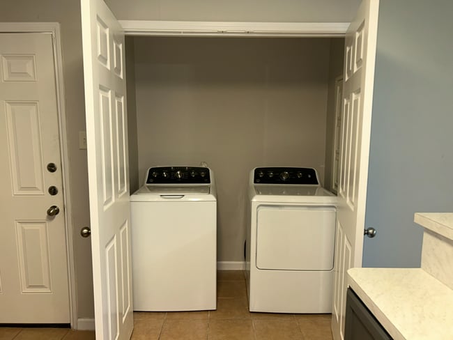 Building Photo - 23338 High Pt St