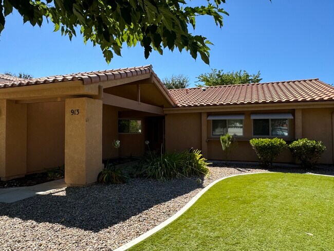 Foto del edificio - 913 Spyglass Ct