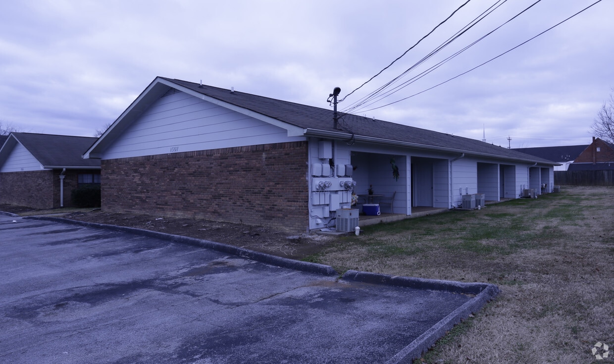 Building Photo - Colony Apartments