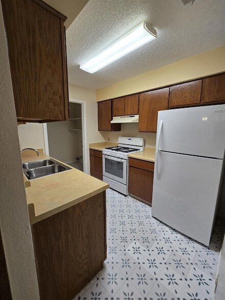 Foto del edificio - 6811 Blue Dawn Trail