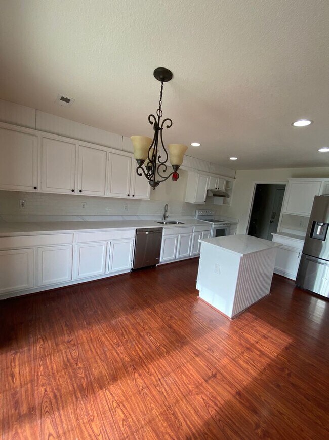 Foto del edificio - 3 bedroom 2 bathroom duplex in Englewood