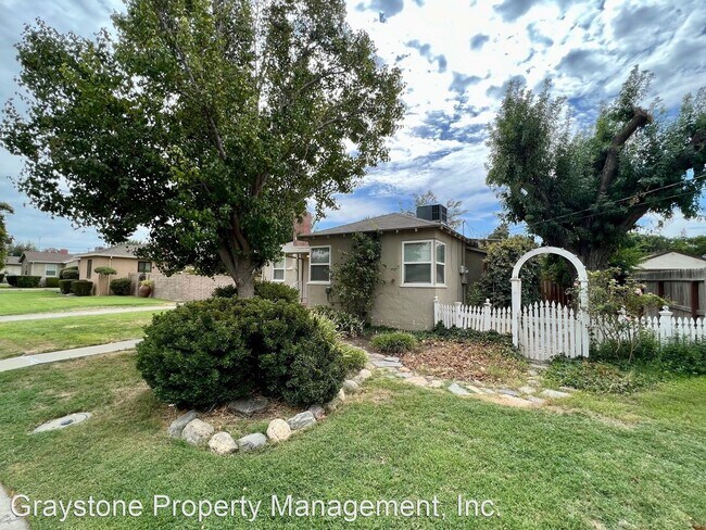 Foto del edificio - 2 br, 1.5 bath House - 647 Page Ave