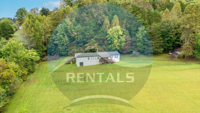Foto del edificio - 4 bedroom 2 bath Double-Wide Trailer taste...
