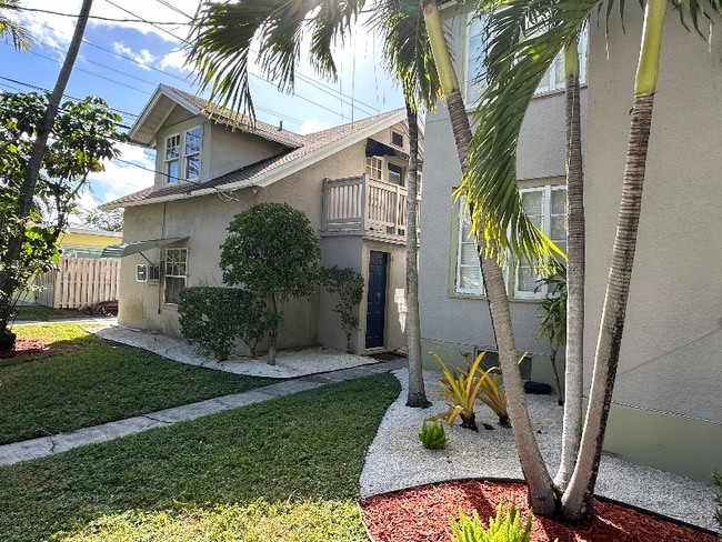 Building Photo - 206 S 15th Ave