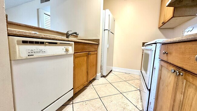 Building Photo - 515 Meadows Cir