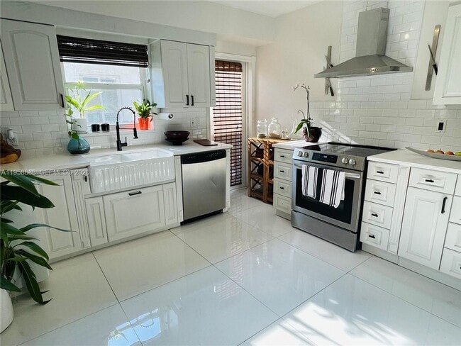 Building Photo - 759 NE 87th St