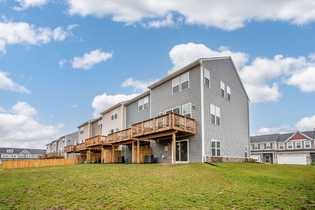 Building Photo - Spacious 3 Bedroom Townhome in Glen Allen - $2,650/mo