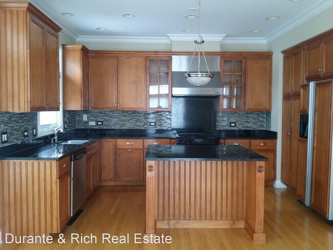 Building Photo - 3 br, 3.5 bath House - 1812 Alta Vista Ct