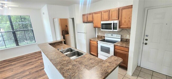 Foto del edificio - 6171 Metrowest Blvd