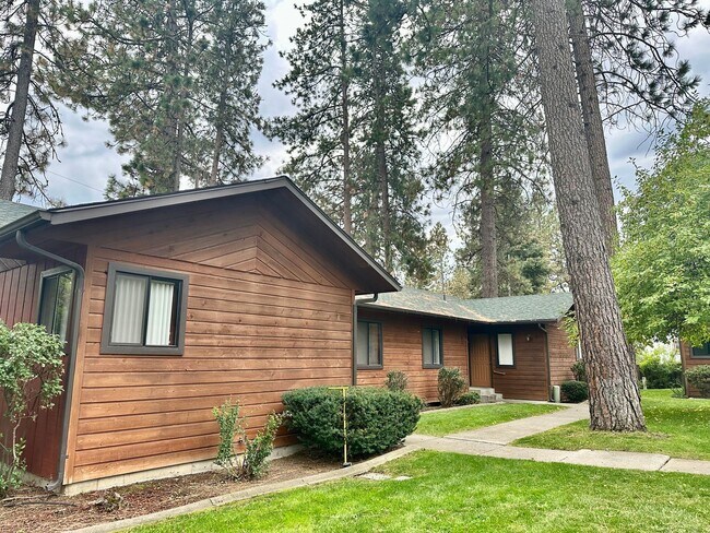 Building Photo - Quiet Condo in Quiet Community for Rent.
