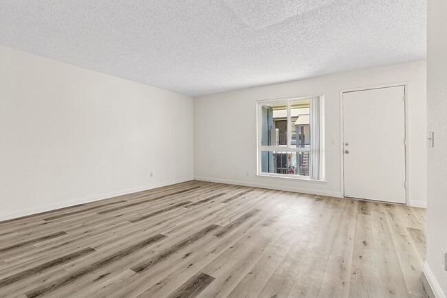 Building Photo - The Stratton Apartment Homes