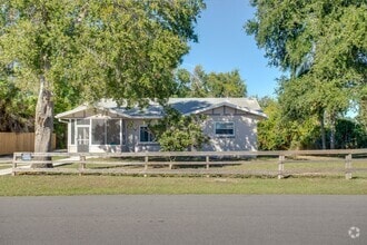 Building Photo - 610 W Maud St
