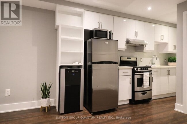 Building Photo - 35 Cloverdale Rd