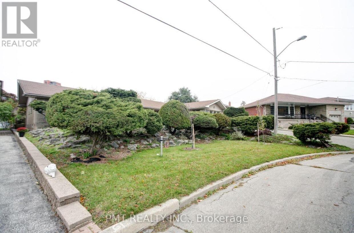 Primary Photo - 16 Carousel Ct