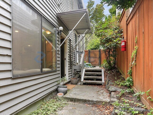 Building Photo - 202 25th Ave E