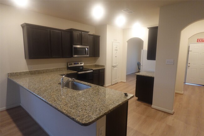 Foto del edificio - 300 Eastwood Flats Dr