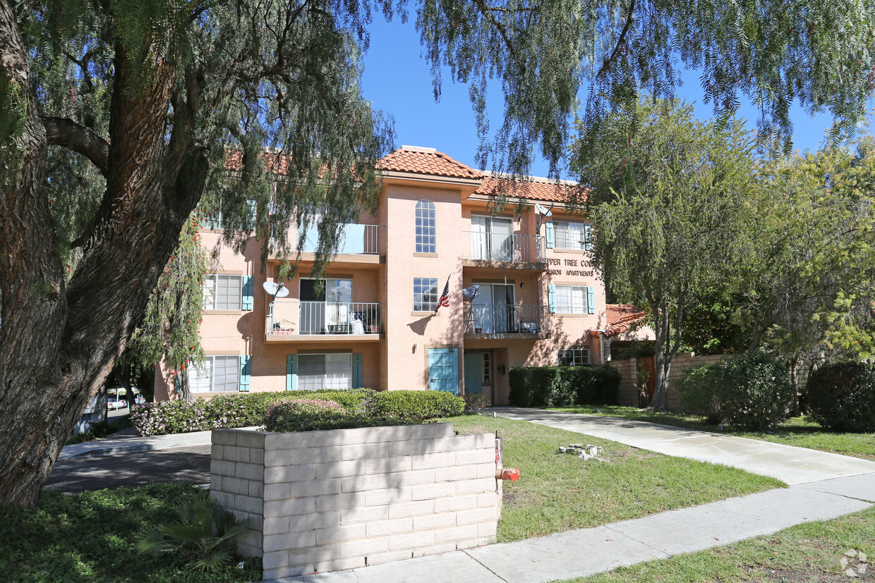 Foto principal - Peppertree Court Apartments