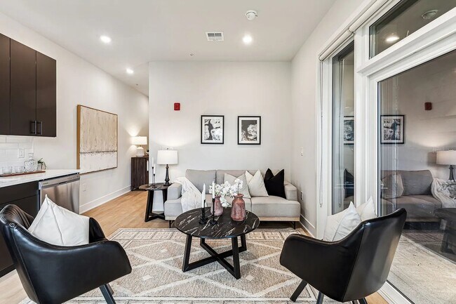 Foto del edificio - 6910 Ridge Ave